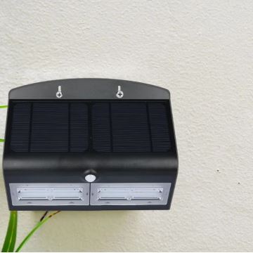 LED Solarna stenska svetilka s senzorjem LED/7W/3,7V 4000K IP65 črna